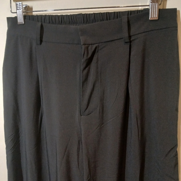 Vuori Villa Trouser - Short - Picture 11 of 16